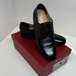 Salvatore Ferragamo Black Embossed Leather Oxfords / Nigel 0745237 / size 9.5 EE